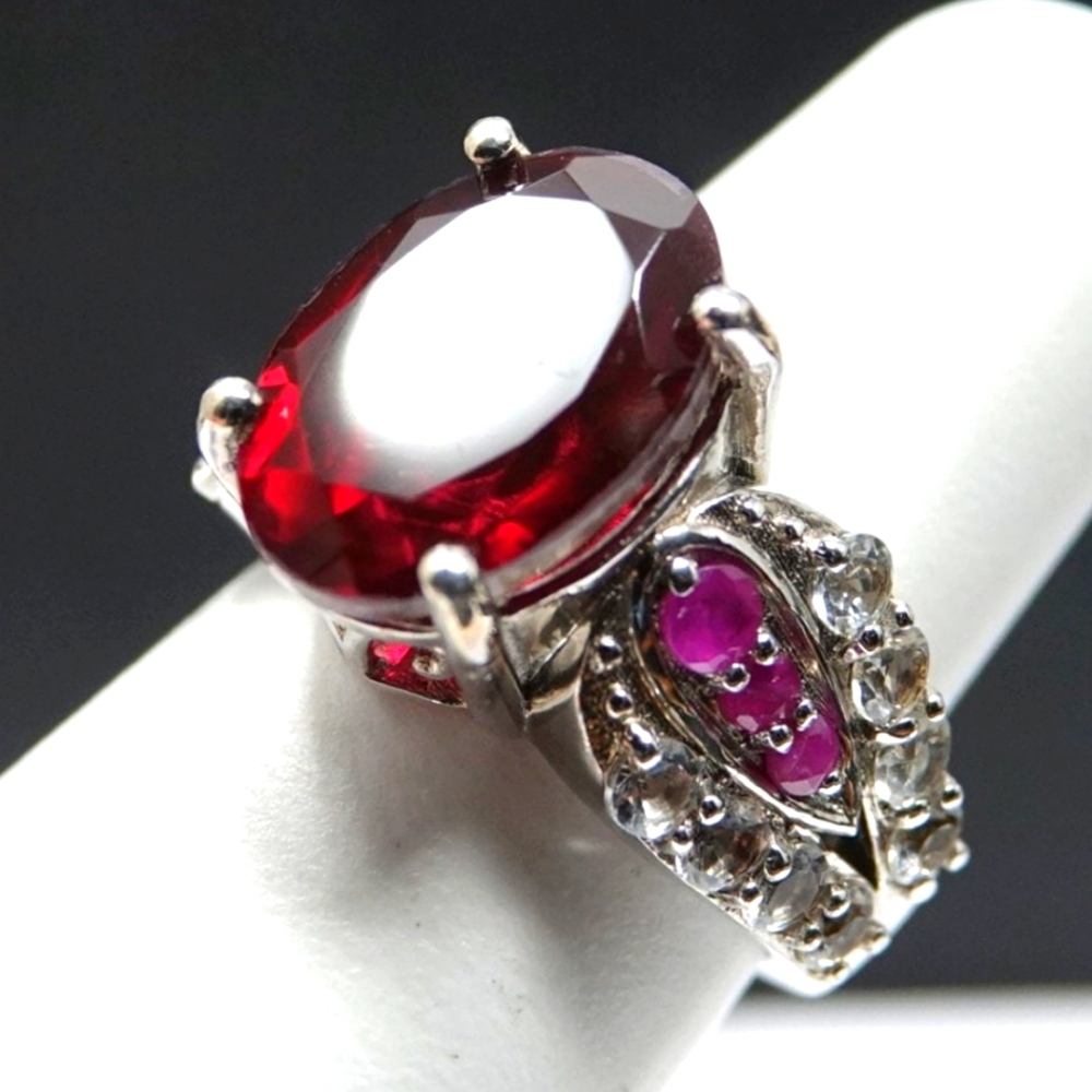 Garnet ring set in sterling silver. Size 6